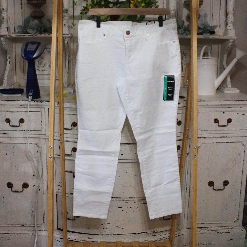 NWT - No Boundaries White Skinny Jeans Low Rise
